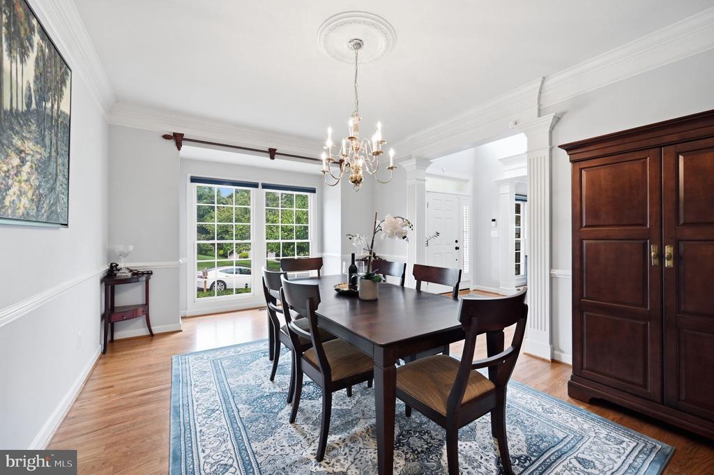 42831 DELPHINIUM CIRCLE