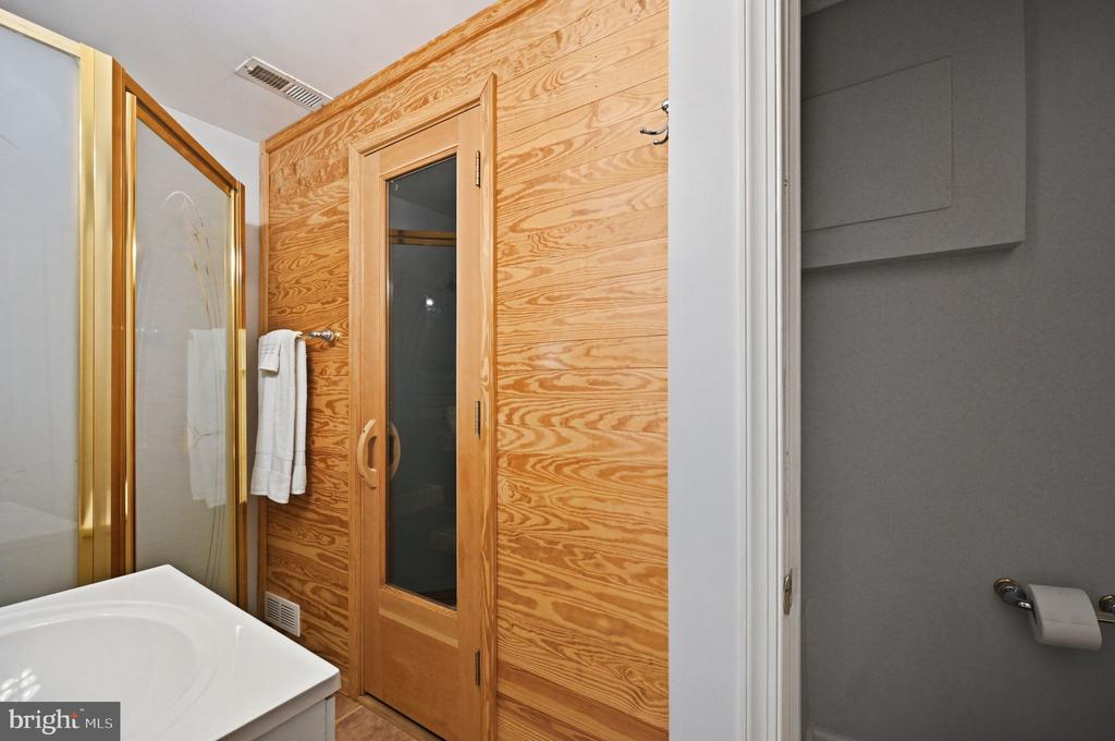 42831 DELPHINIUM CIRCLE