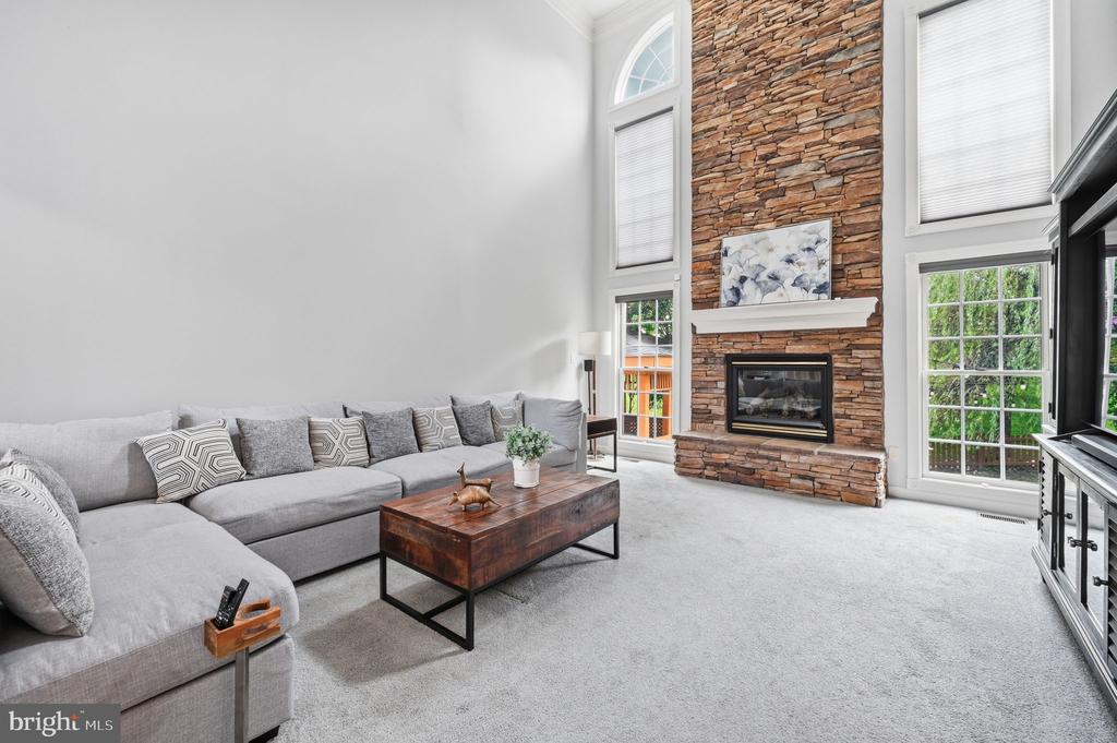 42831 DELPHINIUM CIRCLE