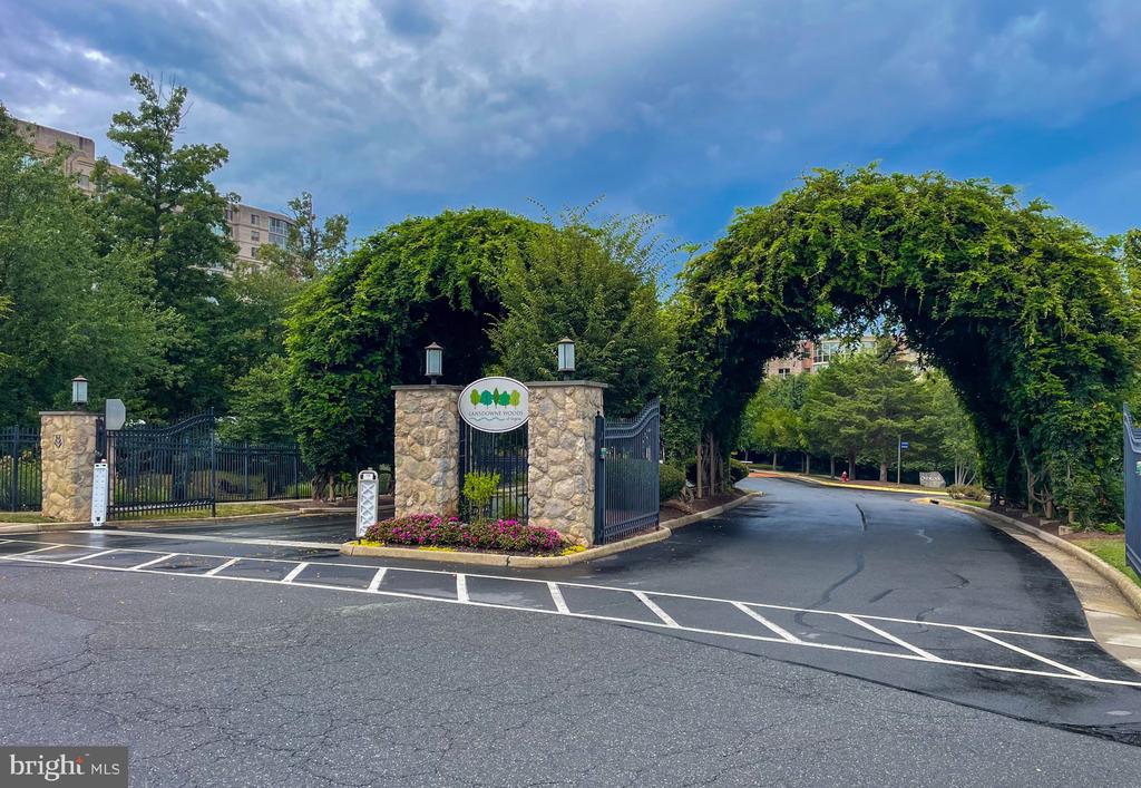 19365 CYPRESS RIDGE TERRACE Unit: 821