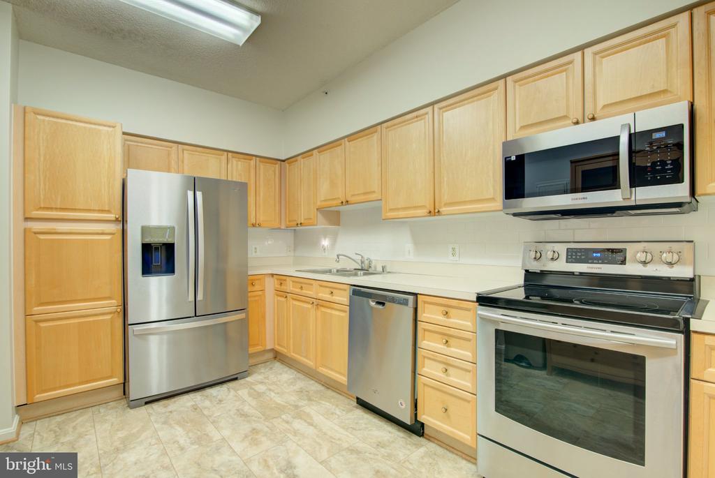 19365 CYPRESS RIDGE TERRACE Unit: 821