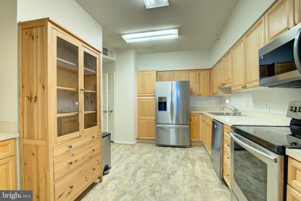 19365 CYPRESS RIDGE TERRACE Unit: 821