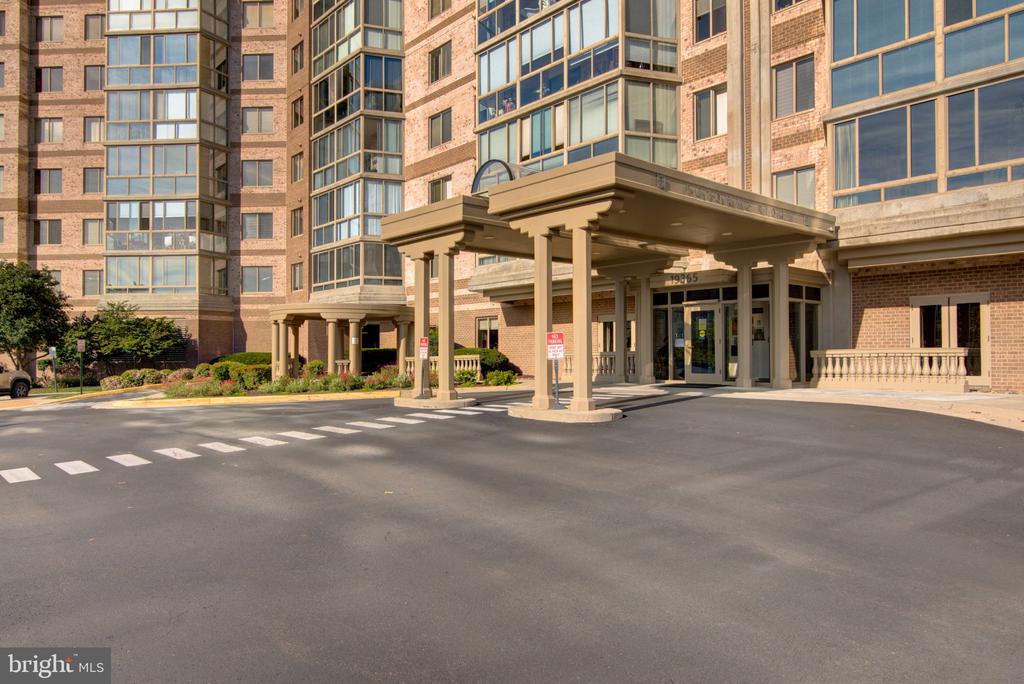 19365 CYPRESS RIDGE TERRACE Unit: 821