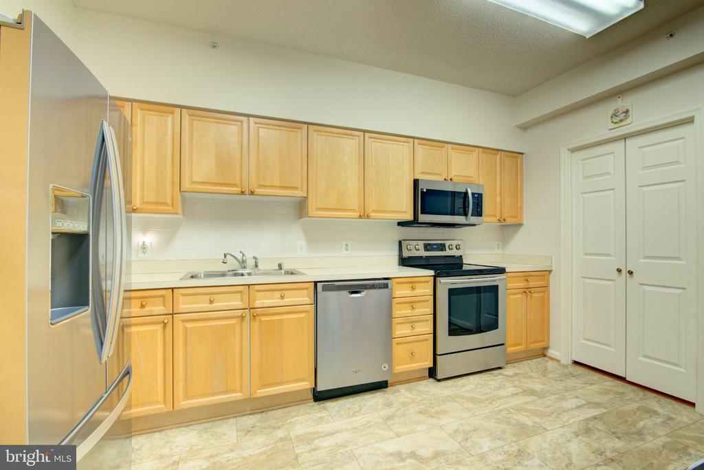 19365 CYPRESS RIDGE TERRACE Unit: 821