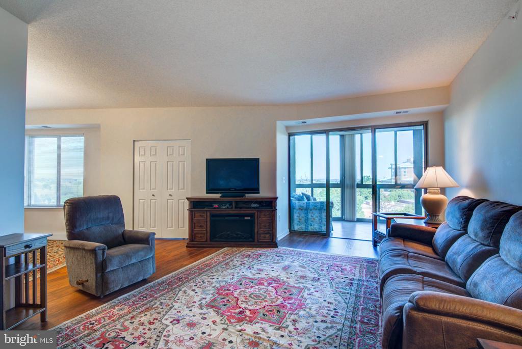 19365 CYPRESS RIDGE TERRACE Unit: 821