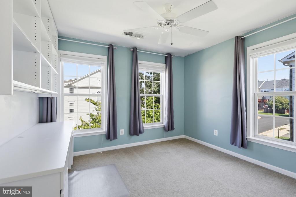 24699 SILTSTONE SQUARE