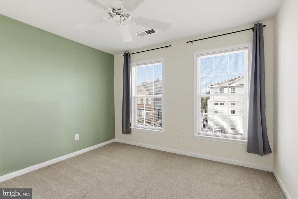 24699 SILTSTONE SQUARE