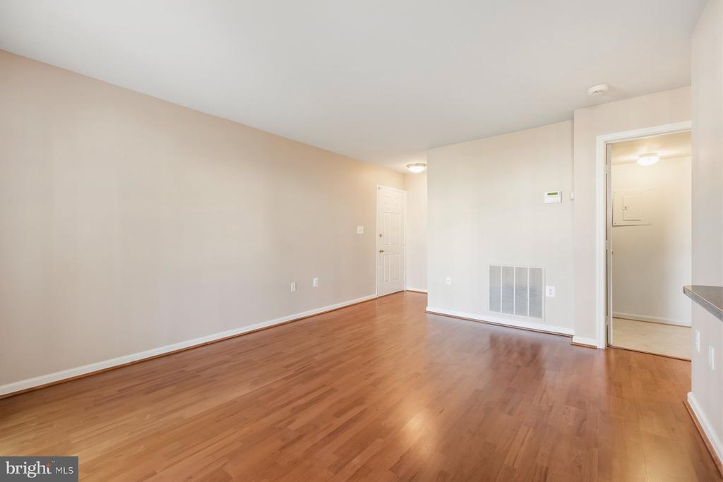 105 WESTWICK COURT Unit: 6