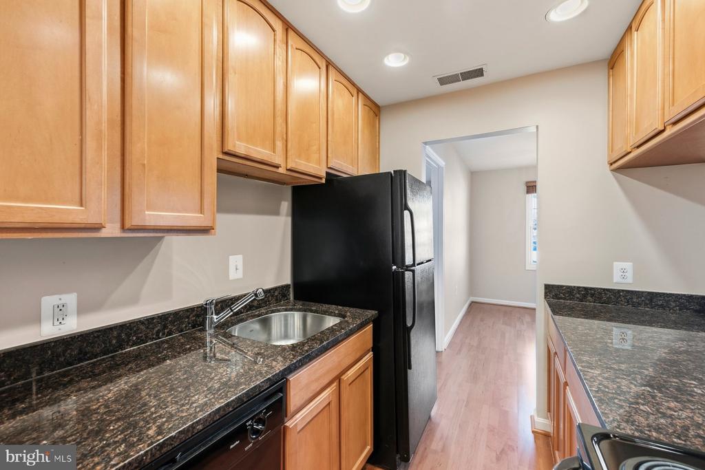 105 WESTWICK COURT Unit: 6