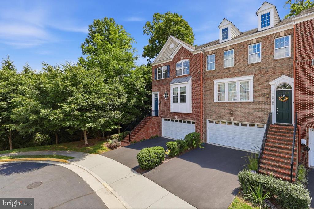 20200 CENTER BROOK SQUARE