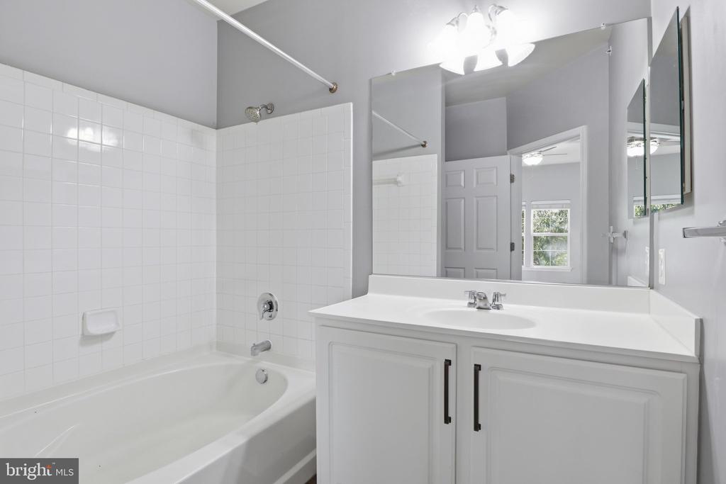 42461 ROCKROSE SQUARE