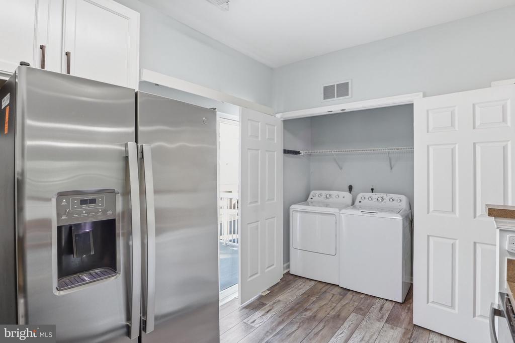 42461 ROCKROSE SQUARE