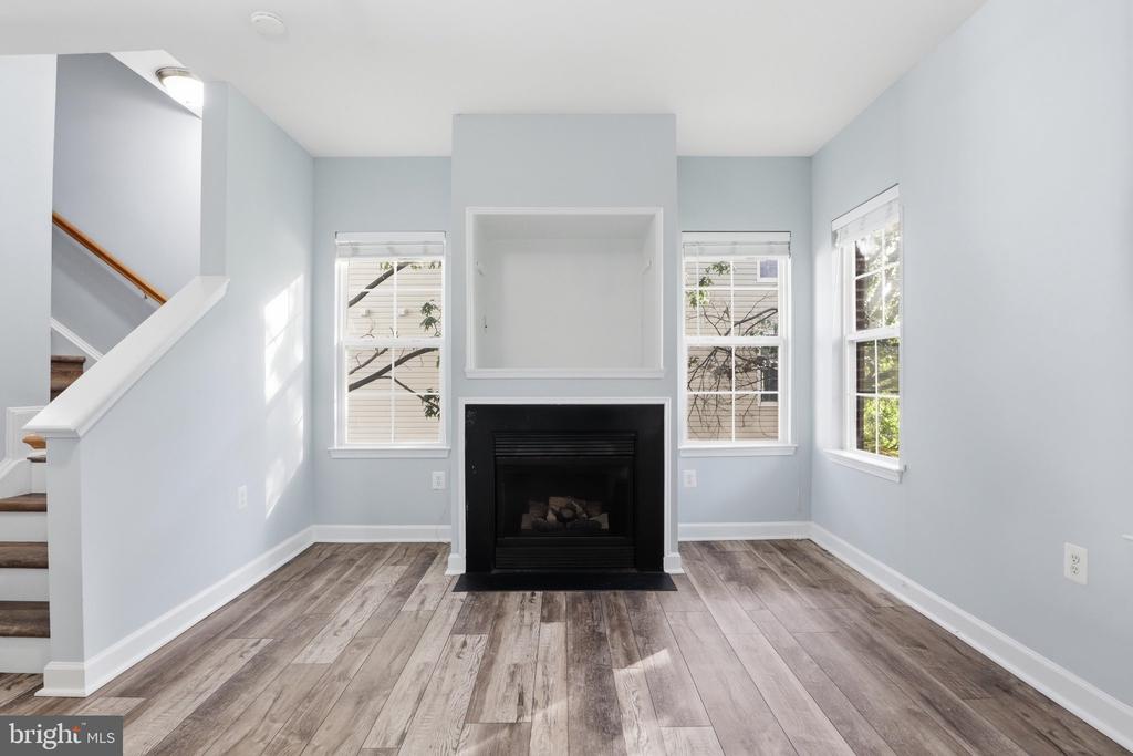 42461 ROCKROSE SQUARE