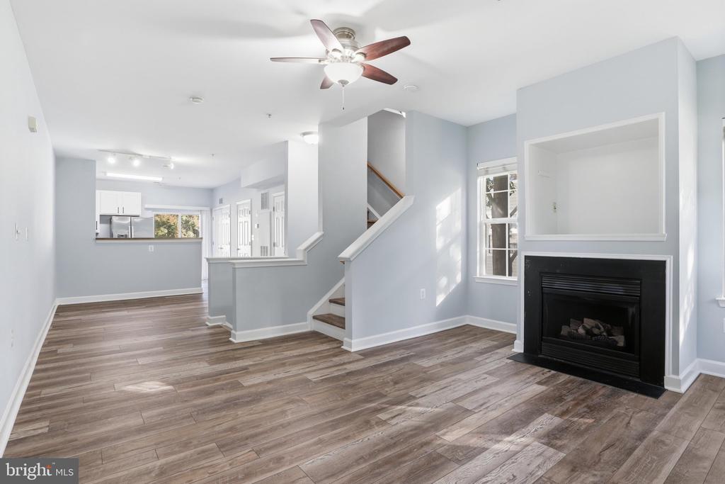 42461 ROCKROSE SQUARE