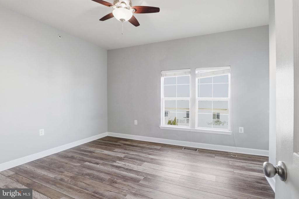 42461 ROCKROSE SQUARE