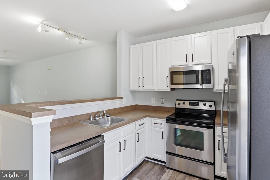 42461 ROCKROSE SQUARE