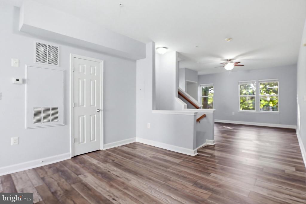 42461 ROCKROSE SQUARE