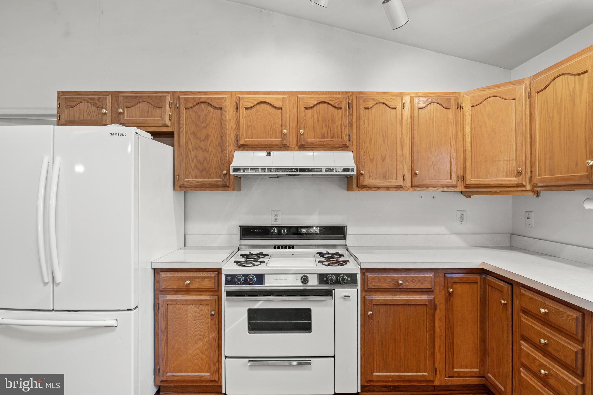 952 MEANDER RUN ROAD
