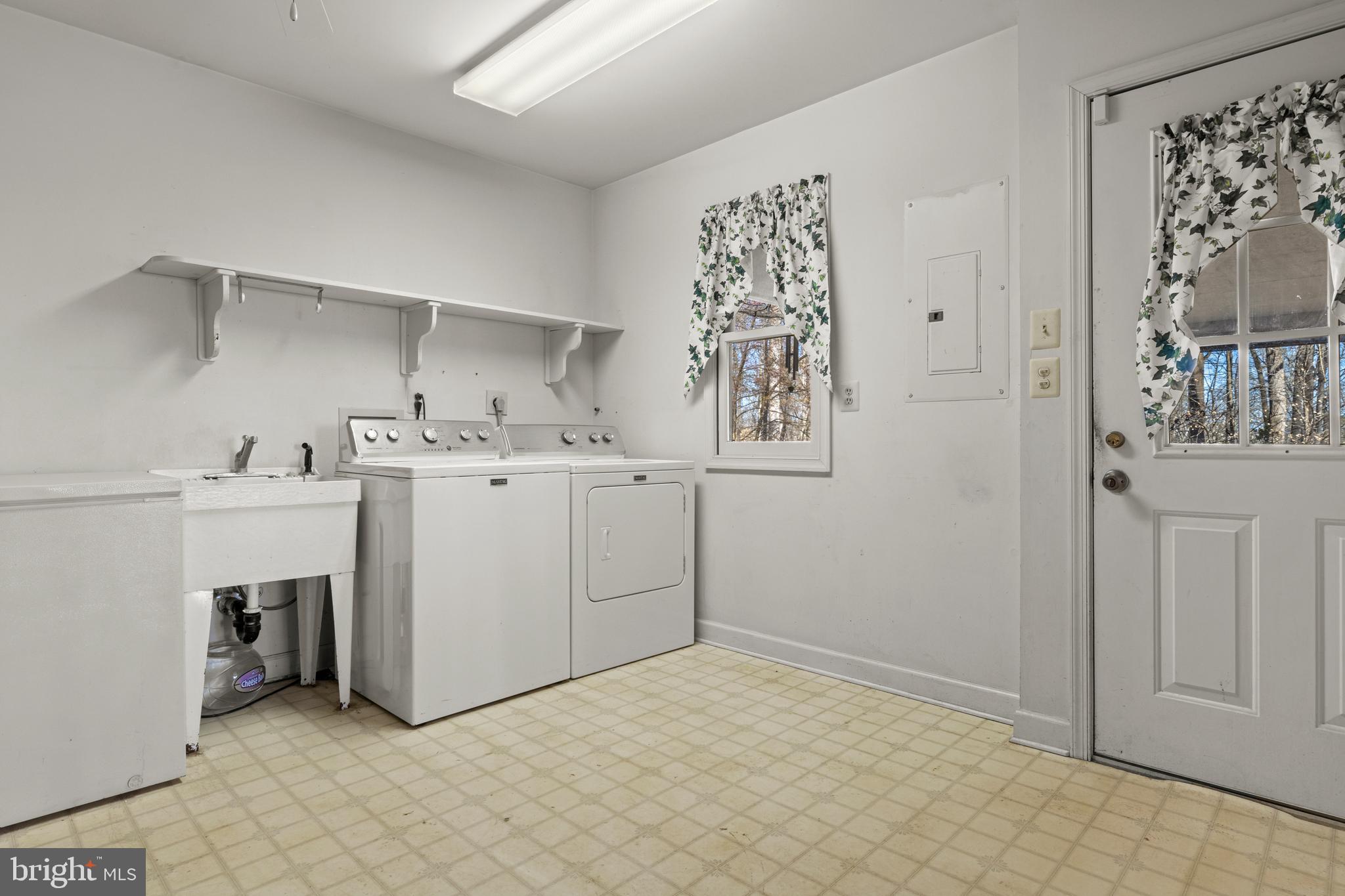 952 MEANDER RUN ROAD