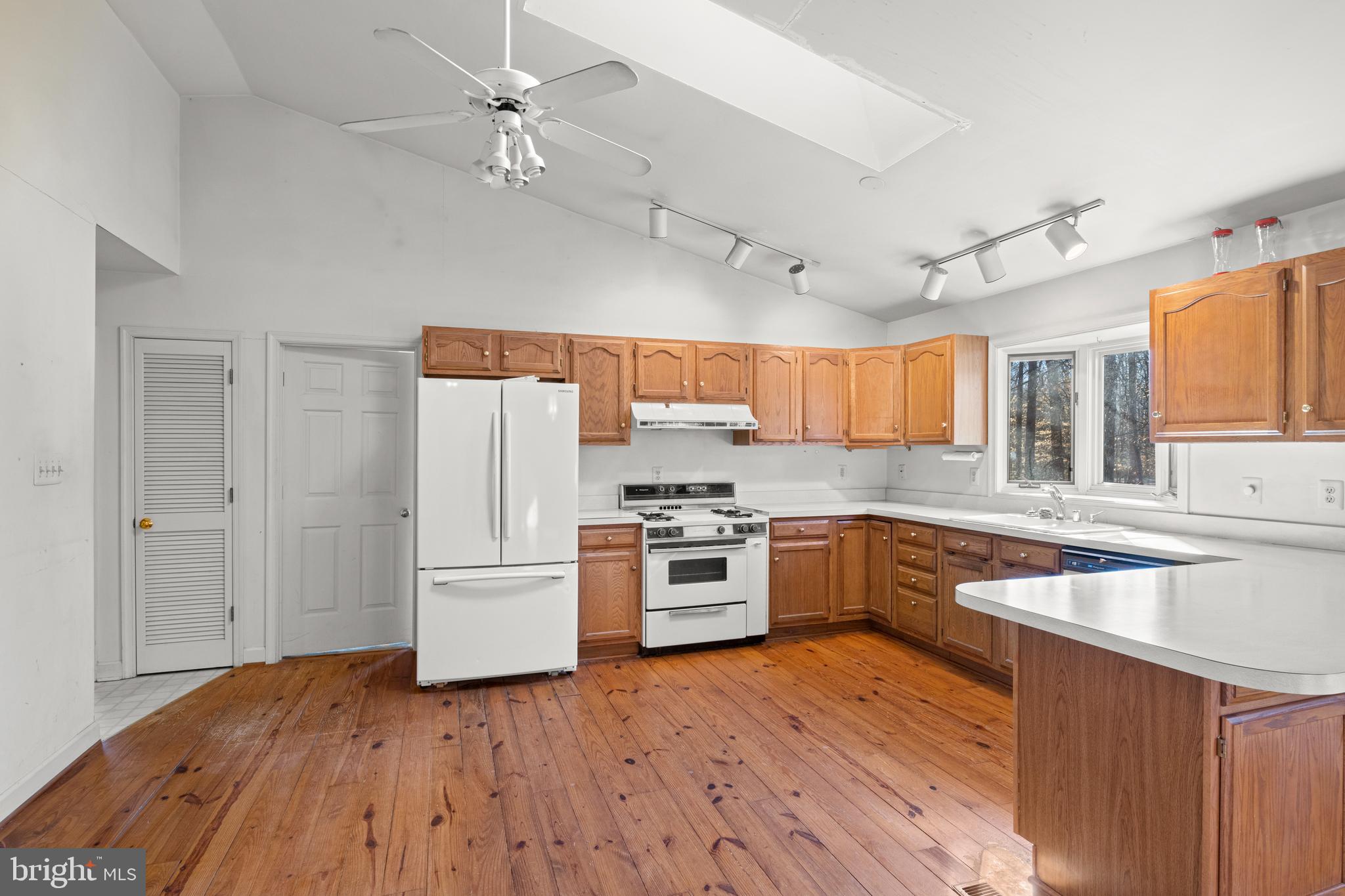 952 MEANDER RUN ROAD