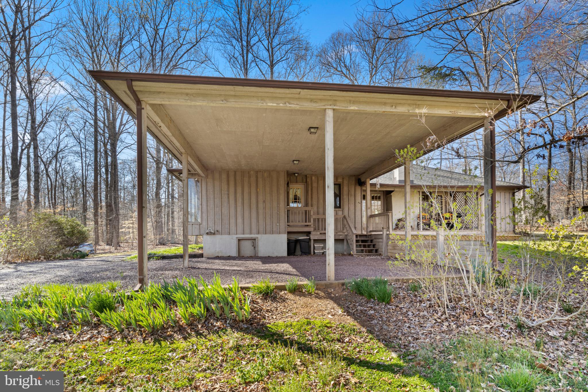 952 MEANDER RUN ROAD