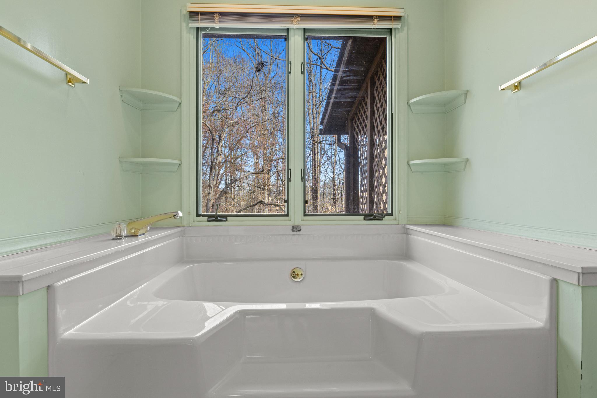 952 MEANDER RUN ROAD