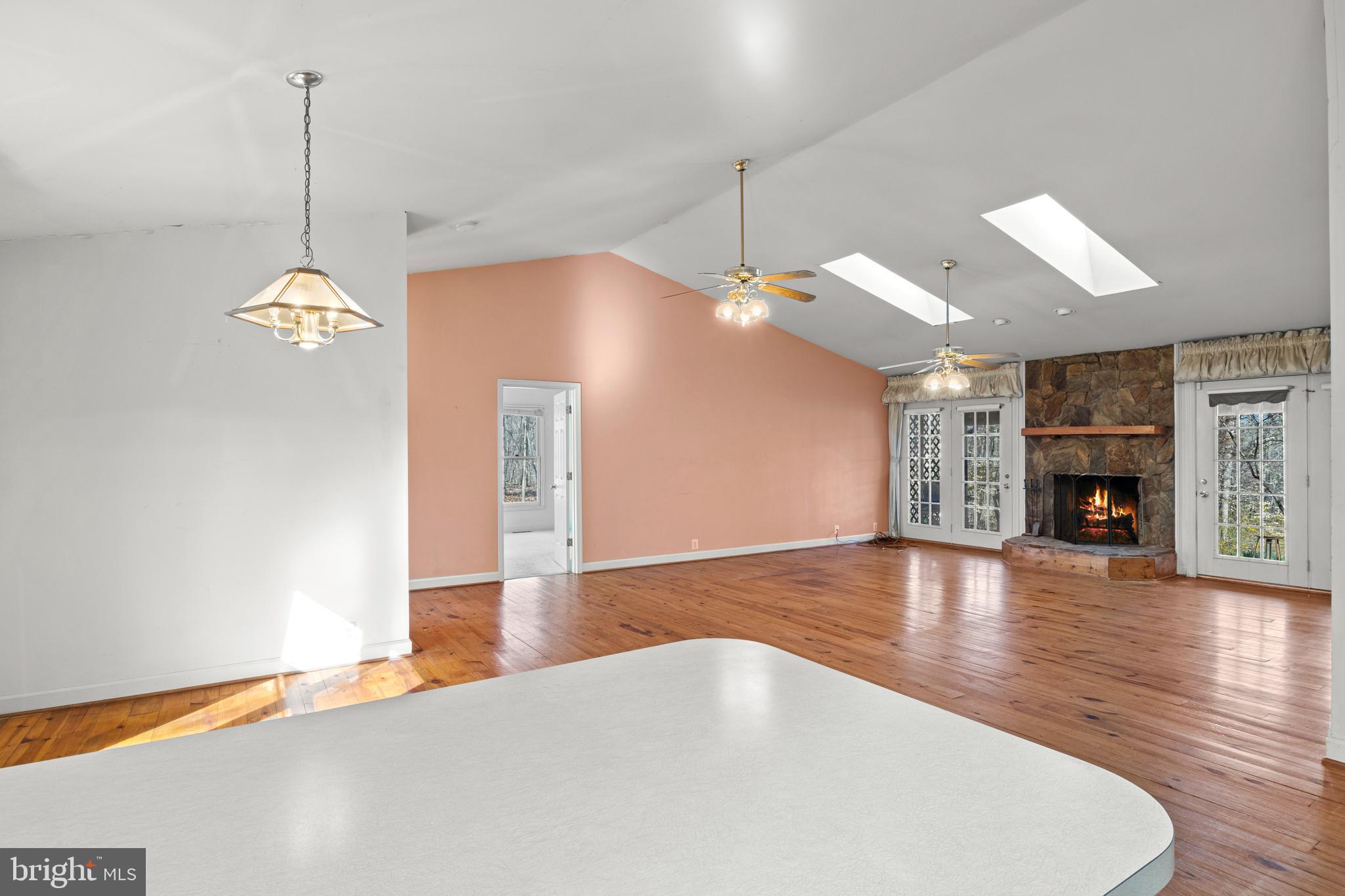 952 MEANDER RUN ROAD