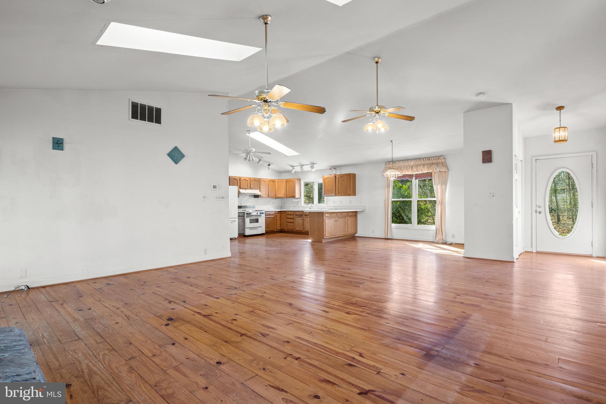952 MEANDER RUN ROAD