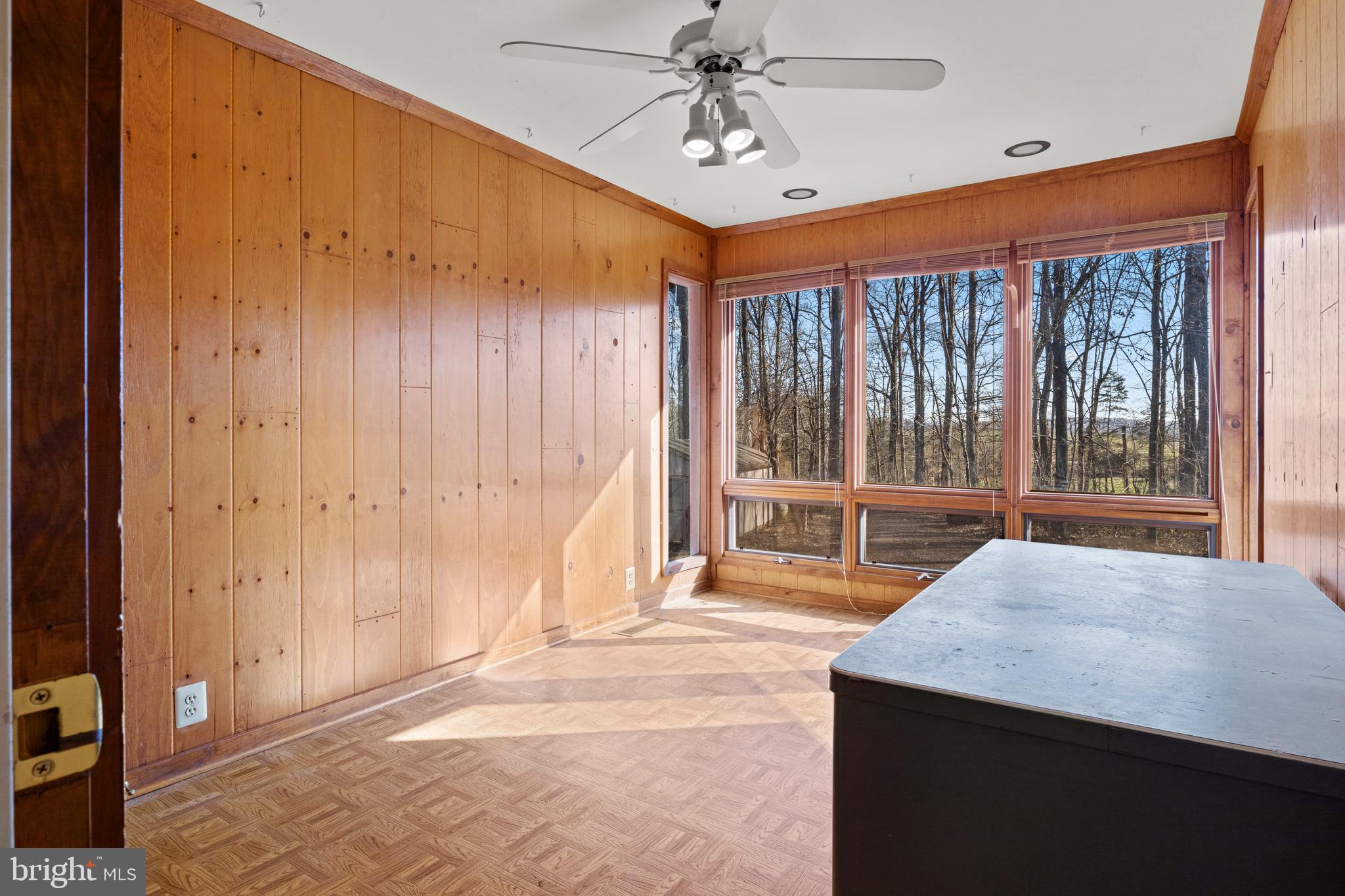 952 MEANDER RUN ROAD