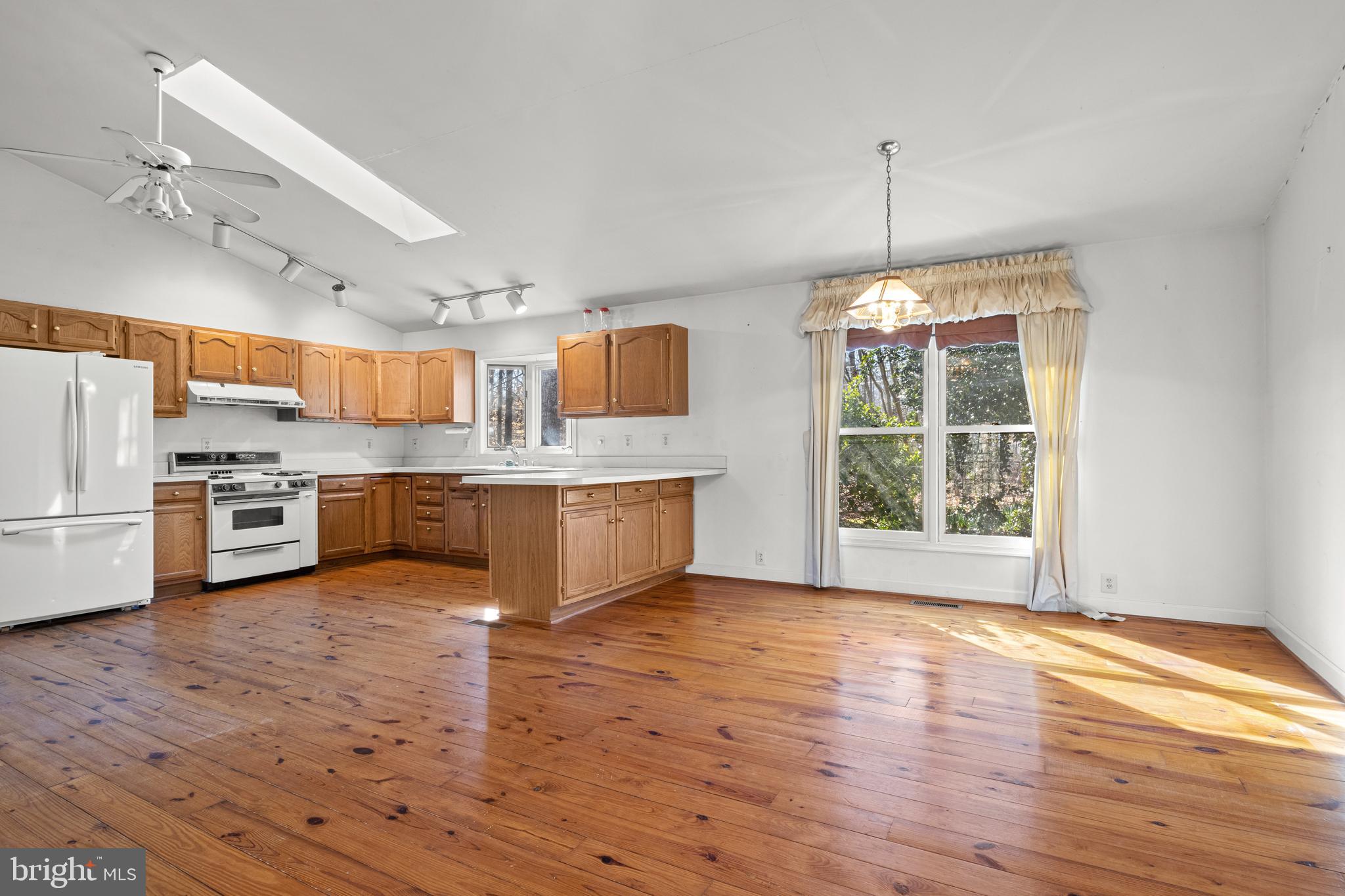 952 MEANDER RUN ROAD