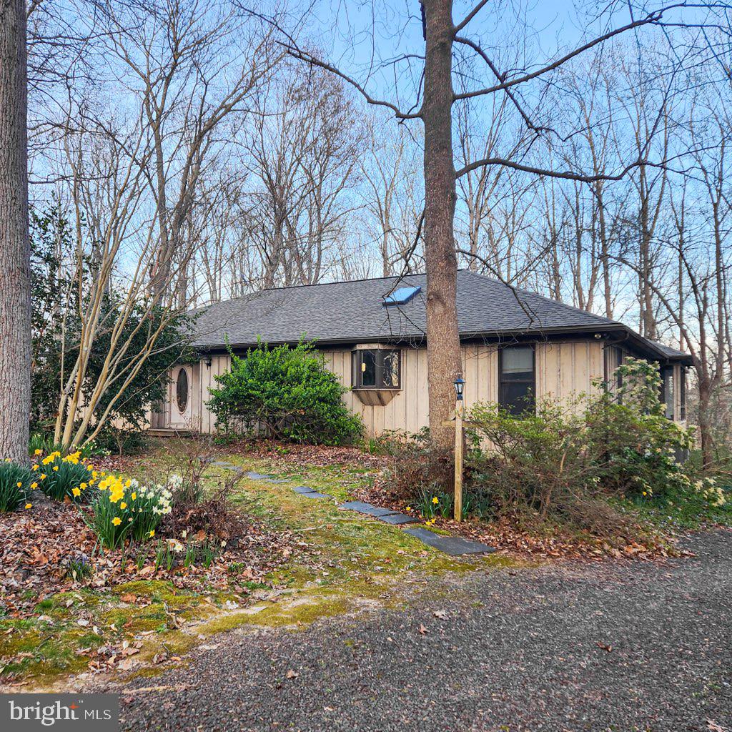 952 MEANDER RUN ROAD