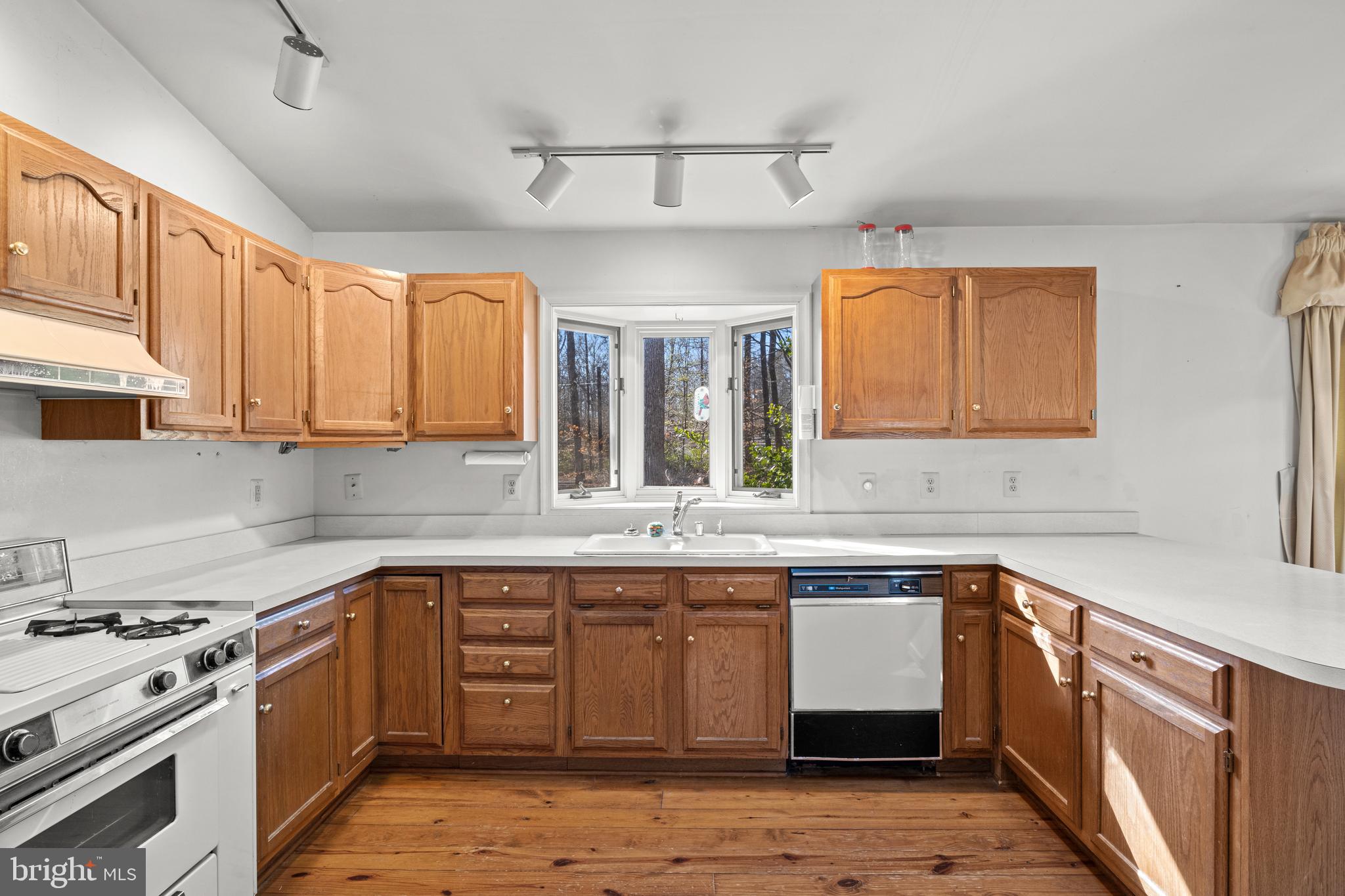 952 MEANDER RUN ROAD