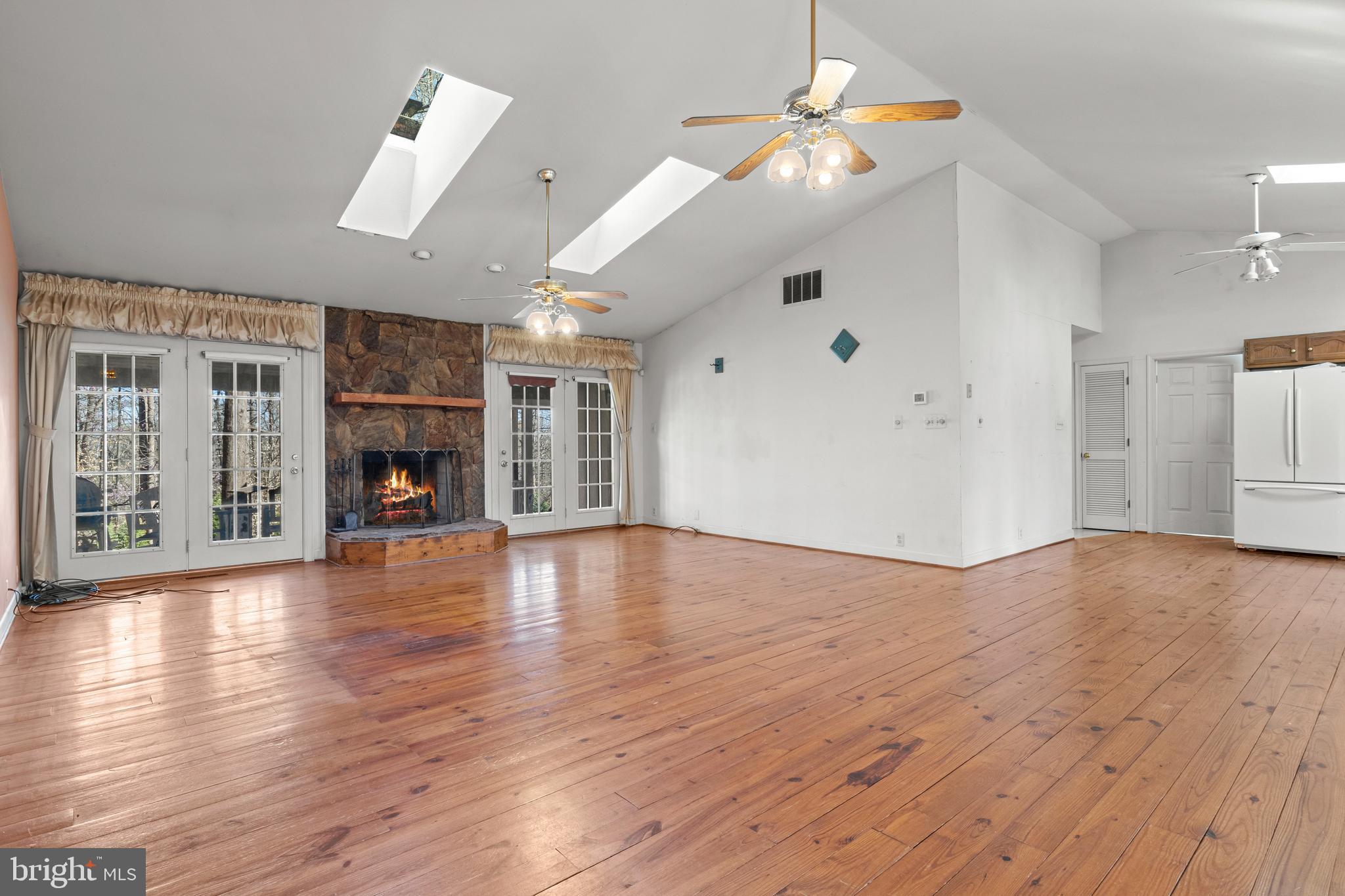 952 MEANDER RUN ROAD