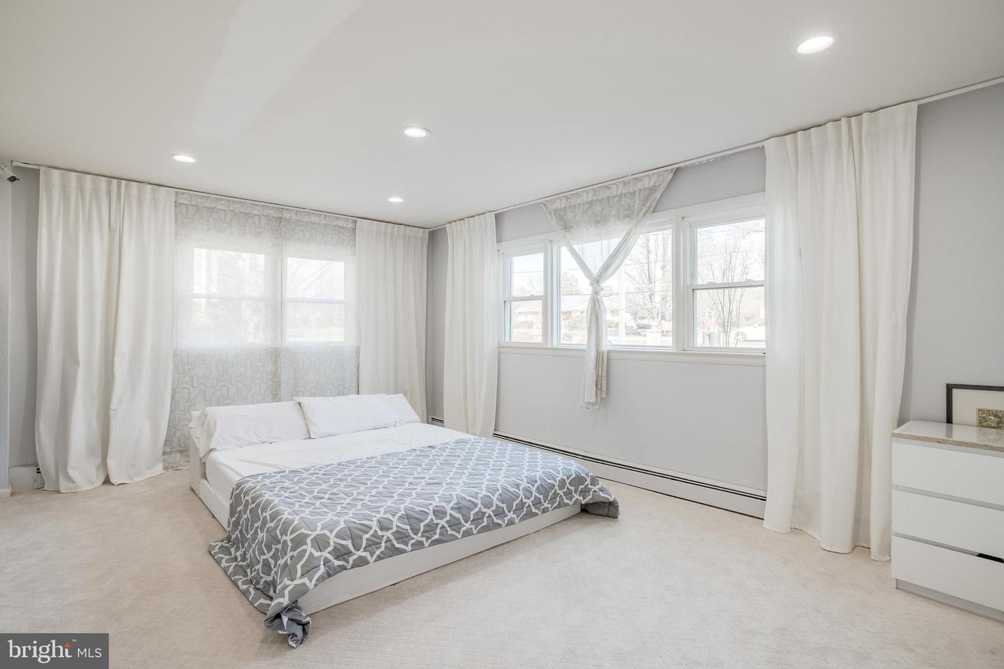 9012 Longstreet DRIVE