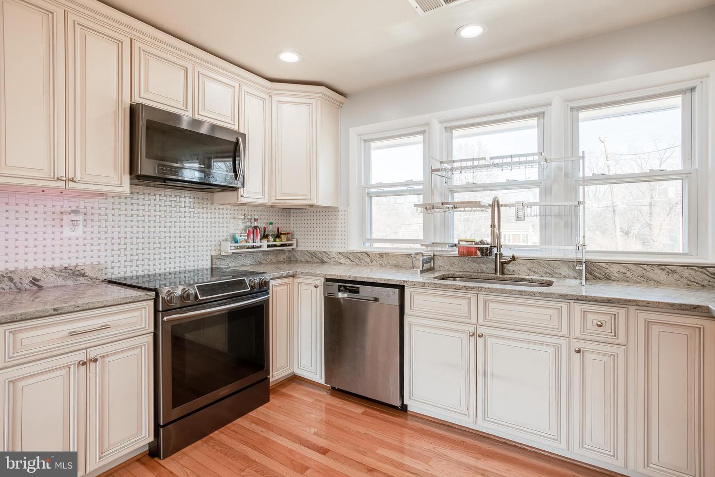 9012 Longstreet DRIVE