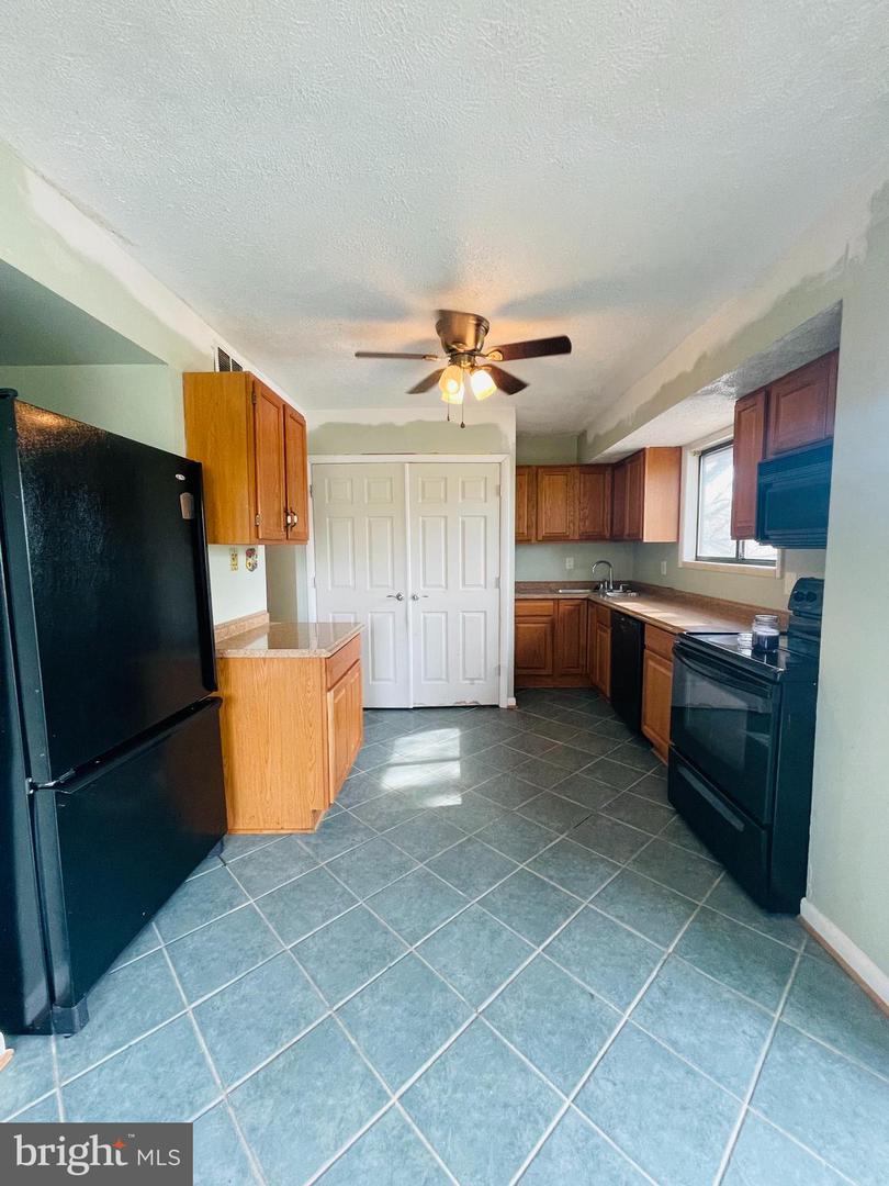 9221 Easton COURT