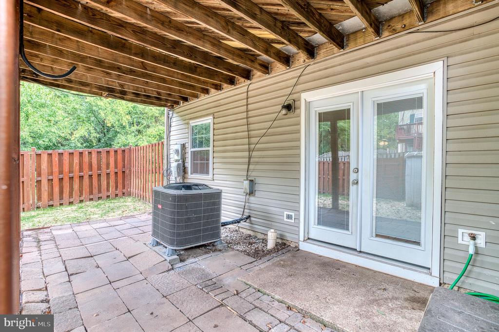 8581 BURLINGTON COURT