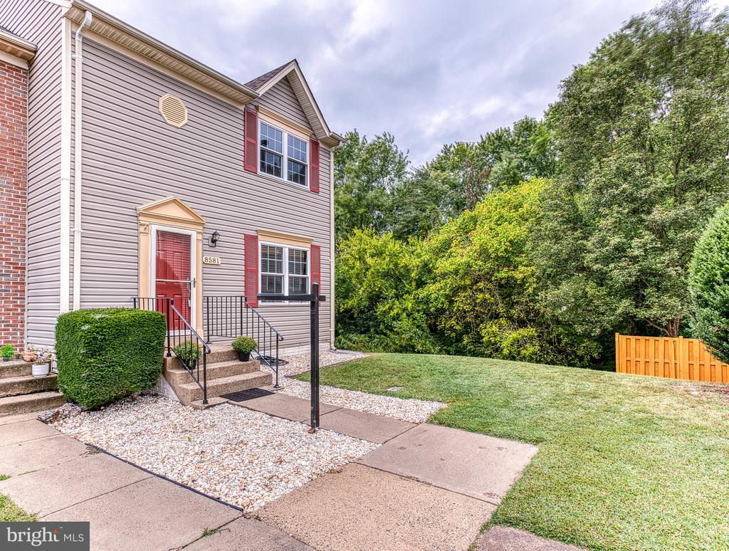 8581 BURLINGTON COURT