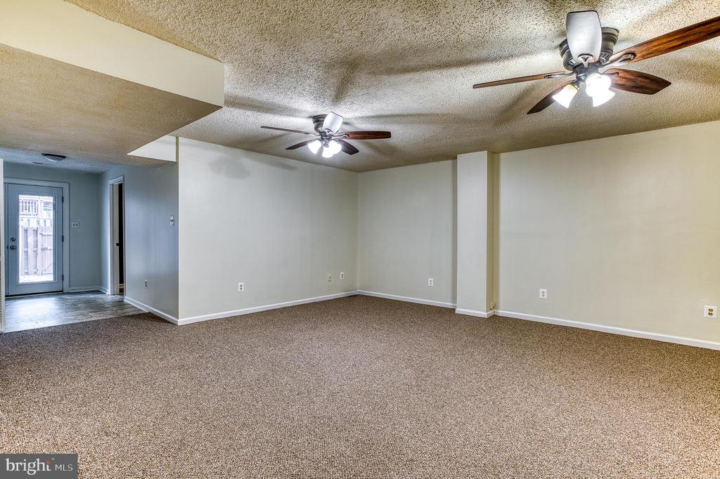 8581 BURLINGTON COURT