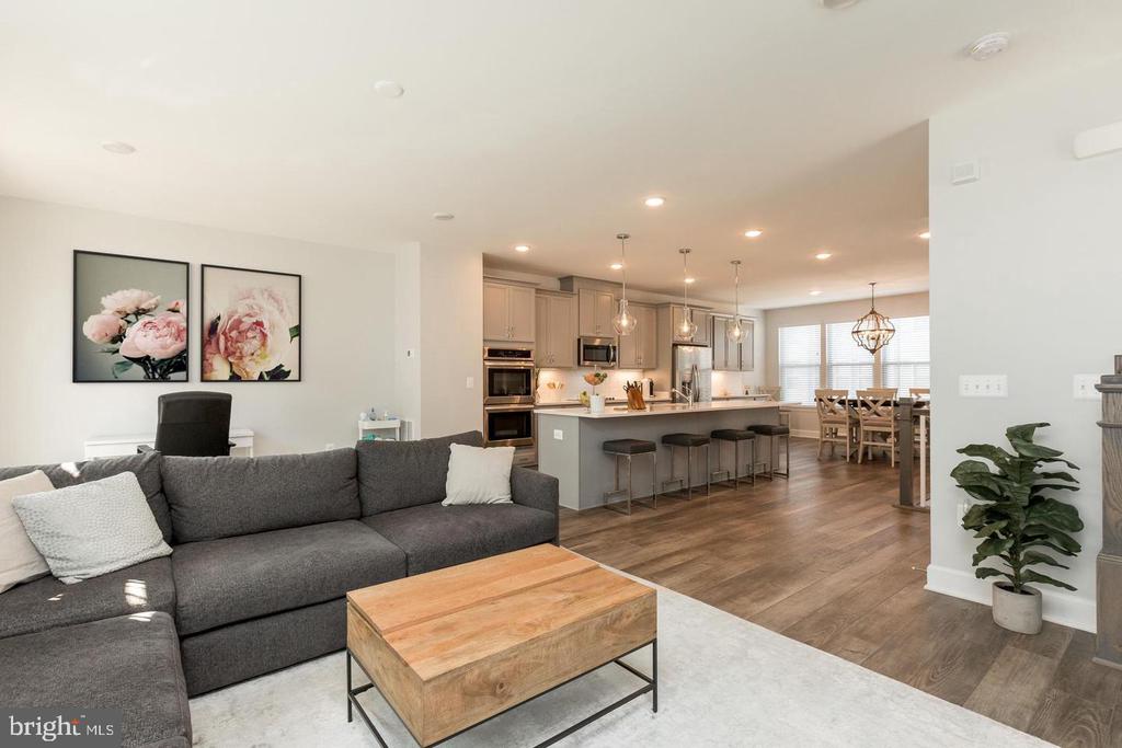 9929 HOPKINS LOOP