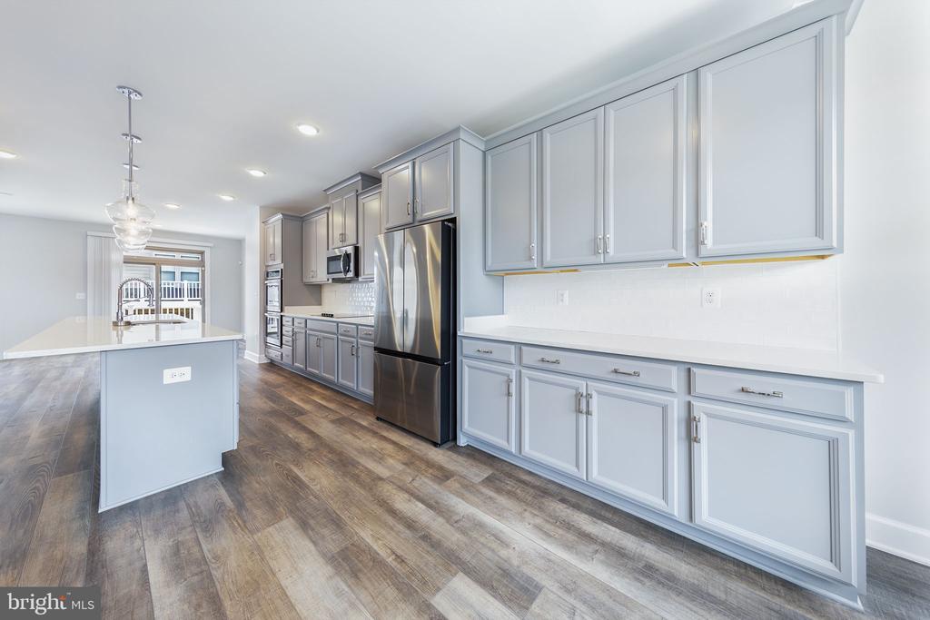 9929 HOPKINS LOOP