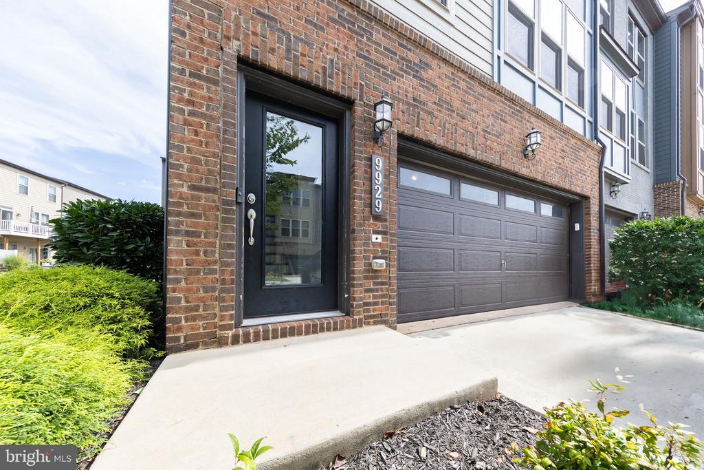 9929 HOPKINS LOOP