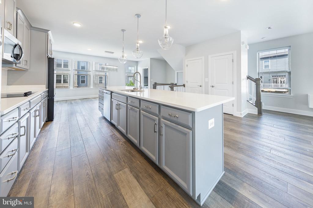 9929 HOPKINS LOOP