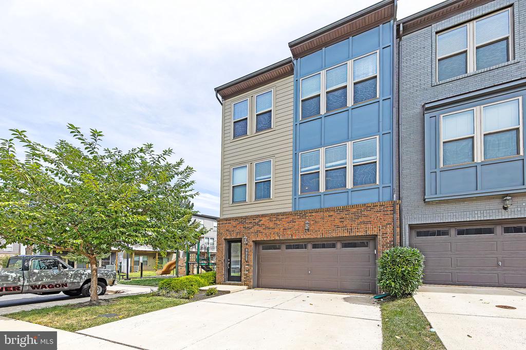 9929 HOPKINS LOOP