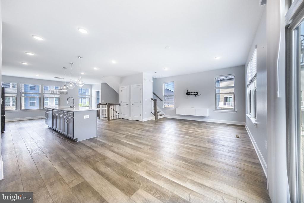 9929 HOPKINS LOOP