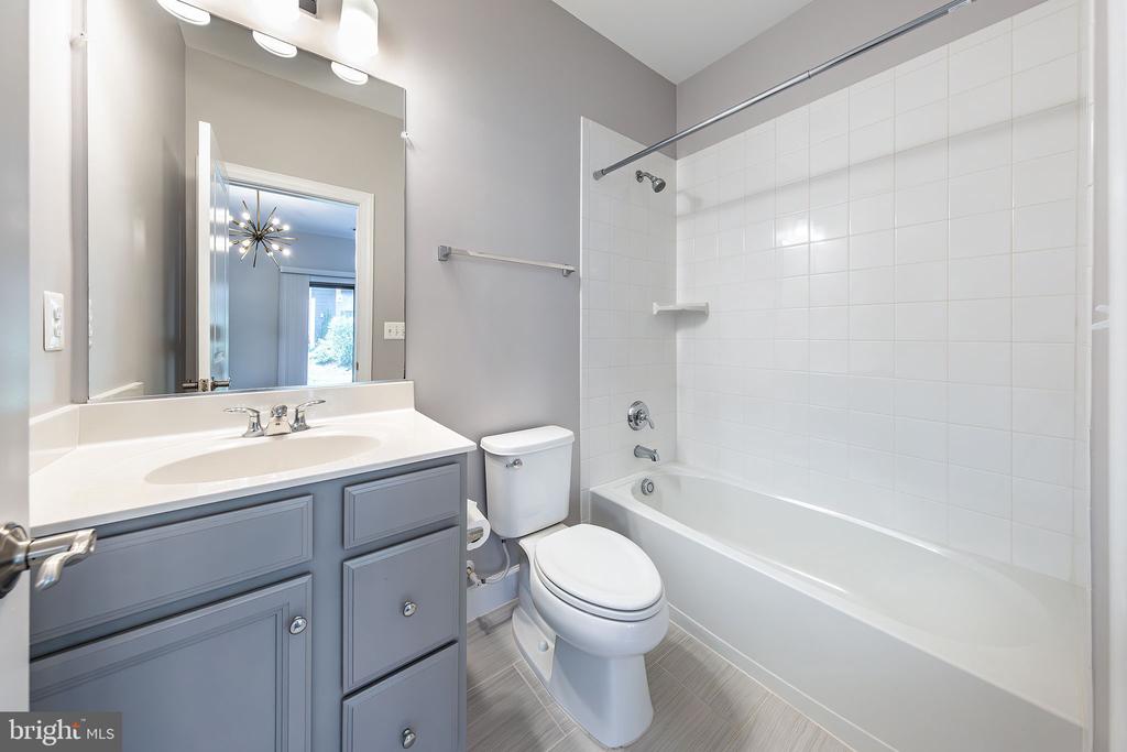 9929 HOPKINS LOOP