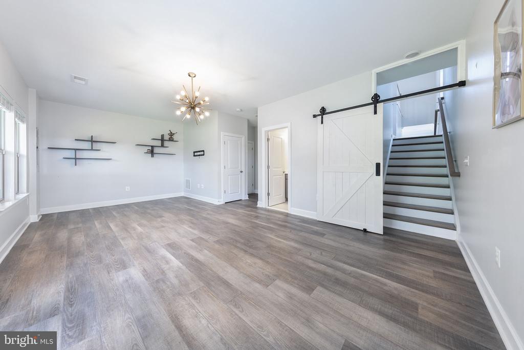 9929 HOPKINS LOOP