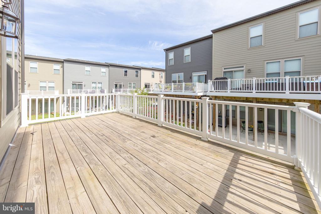 9929 HOPKINS LOOP