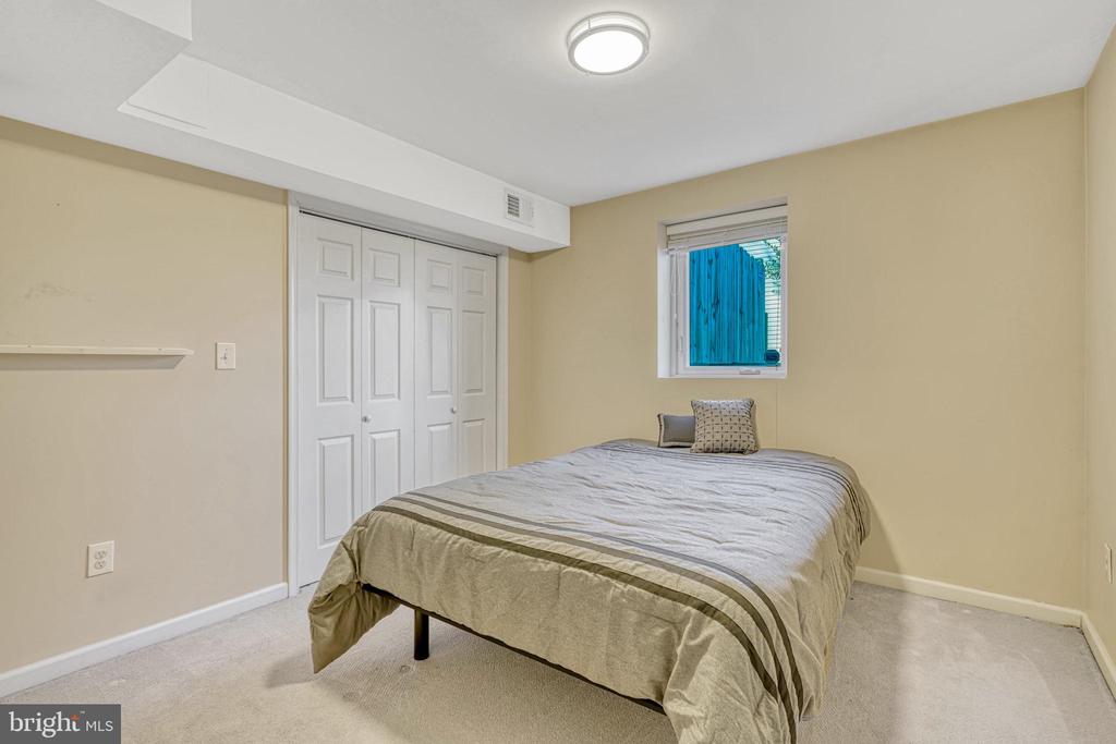 10318 Poe Dr