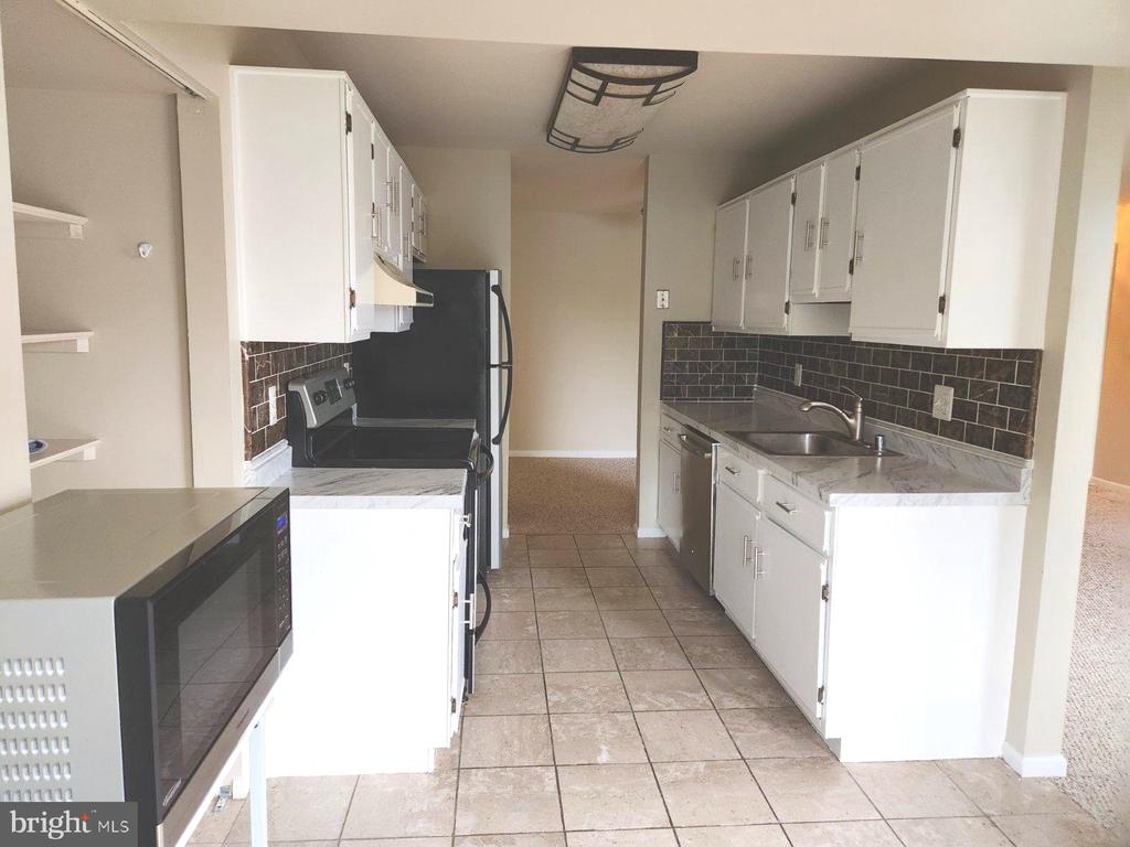 9569 COGGS BILL DR #301